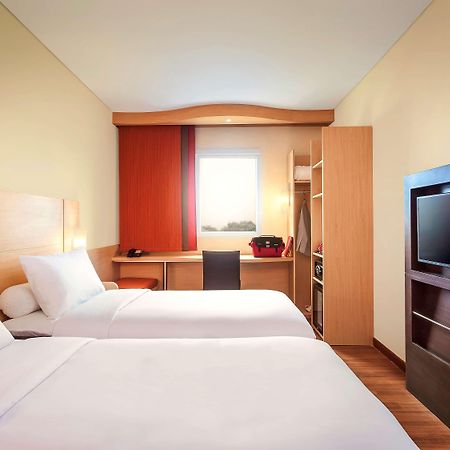 Ibis Makassar City Center Kültér fotó