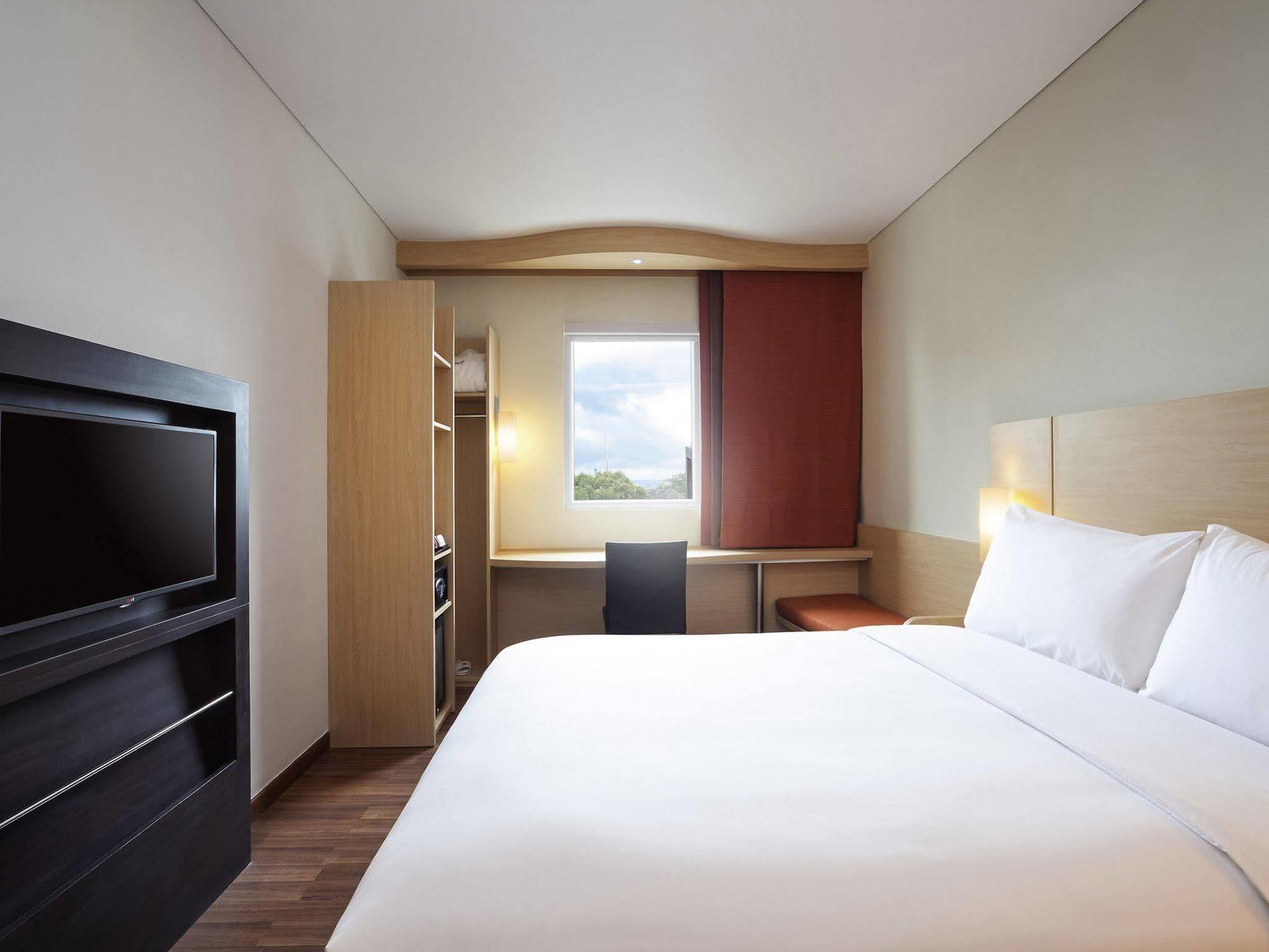 Ibis Makassar City Center Kültér fotó